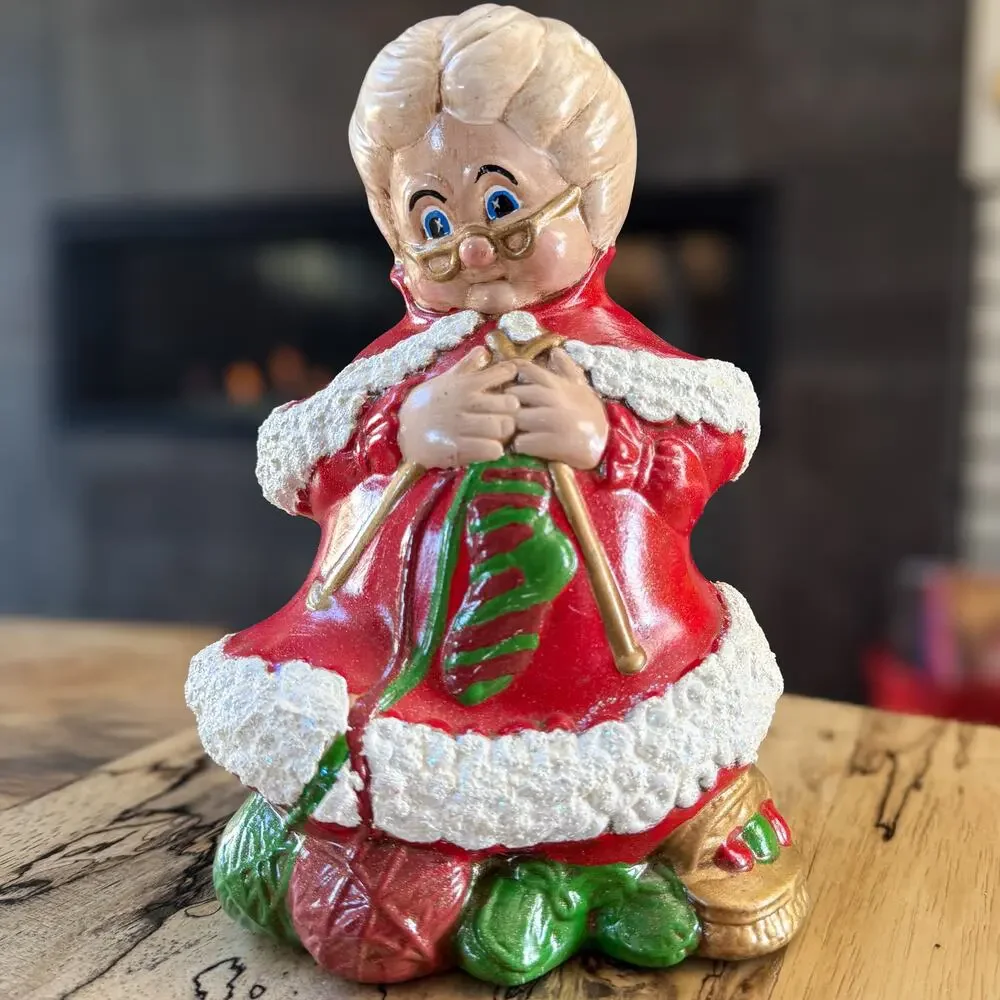 1991 Vintage Mr & Mrs Claus Hand-Painted Ceramic Atlantic Molds Snowlike Glitter